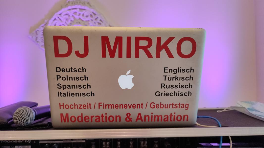 Hochzeits DJ Mirko DJ Hochzeit Animations DJ Hochzeits Animateur Internationale Hochzeiten Laptop